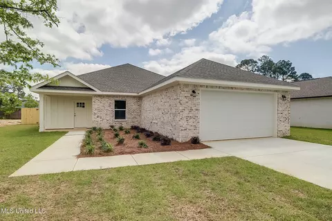 3224 N 9th St, Ocean Springs, MS 39564