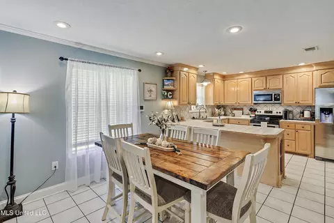 Dining - 329 Cherry Bark Dr, Brandon, MS 39047 photo 1 of 2