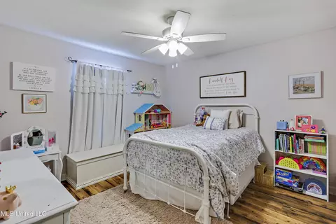 Bedroom - 329 Cherry Bark Dr, Brandon, MS 39047 photo 3 of 3