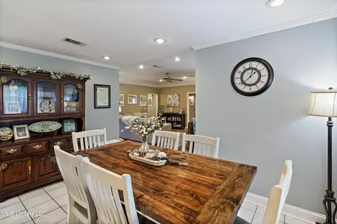 Dining - 329 Cherry Bark Dr, Brandon, MS 39047 photo 2 of 2