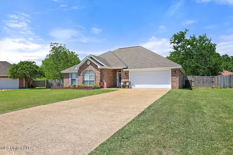 Exterior - 329 Cherry Bark Dr, Brandon, MS 39047 photo 2 of 5