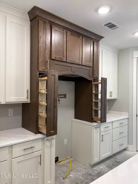 Kitchen - 1483 John Thomas Cv, Hernando, MS 38632 photo 4 of 5
