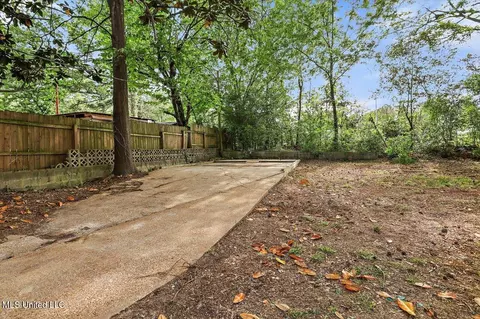 Exterior - 4560 Meadowridge Dr, Jackson, MS 39206 photo 2 of 5