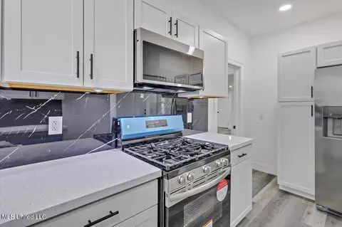 Kitchen - 4560 Meadowridge Dr, Jackson, MS 39206 photo 2 of 3