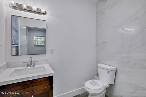 Bath - 4560 Meadowridge Dr, Jackson, MS 39206 photo 1 of 3