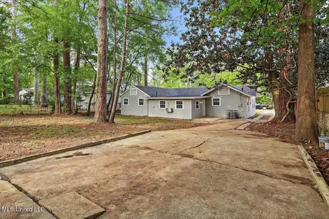 Exterior - 4560 Meadowridge Dr, Jackson, MS 39206 photo 5 of 5