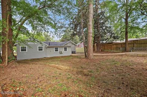 Exterior - 4560 Meadowridge Dr, Jackson, MS 39206 photo 4 of 5