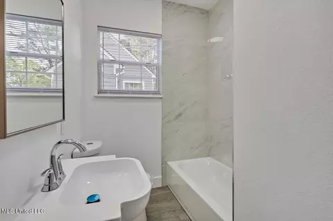 Bath - 4560 Meadowridge Dr, Jackson, MS 39206 photo 3 of 3
