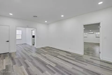 Living - 4560 Meadowridge Dr, Jackson, MS 39206 photo 3 of 5