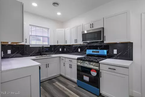 Kitchen - 4560 Meadowridge Dr, Jackson, MS 39206 photo 1 of 3