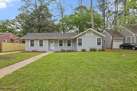 4560 Meadowridge Dr, Jackson, MS 39206