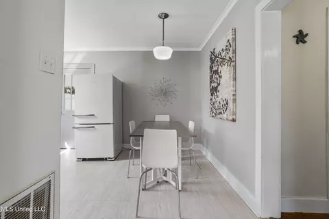 Dining - 124 S Ocean Wave Ave, Long Beach, MS 39560 photo 2 of 2