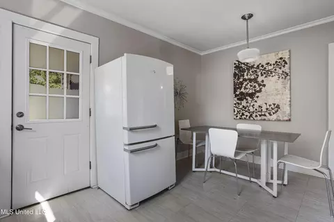 Dining - 124 S Ocean Wave Ave, Long Beach, MS 39560 photo 1 of 2