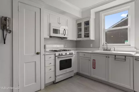 Kitchen - 124 S Ocean Wave Ave, Long Beach, MS 39560 photo 4 of 4