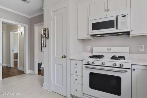 Kitchen - 124 S Ocean Wave Ave, Long Beach, MS 39560 photo 2 of 4