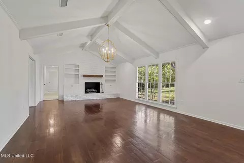 Living - 440 Armour Dr, Jackson, MS 39211 photo 4 of 6