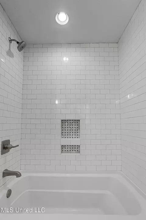 Bath - 440 Armour Dr, Jackson, MS 39211 photo 4 of 4