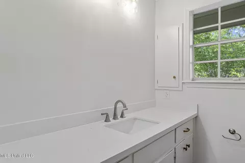 Bath - 440 Armour Dr, Jackson, MS 39211 photo 1 of 4