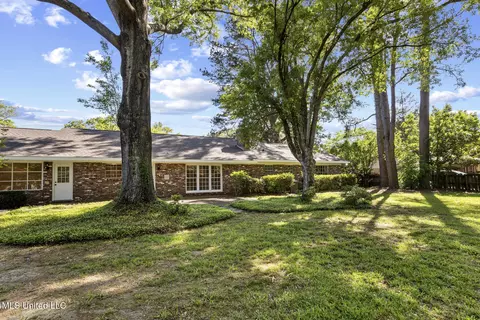 Exterior - 440 Armour Dr, Jackson, MS 39211 photo 3 of 4