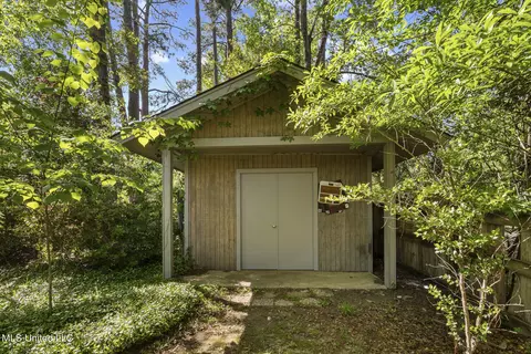 Exterior - 440 Armour Dr, Jackson, MS 39211 photo 4 of 4