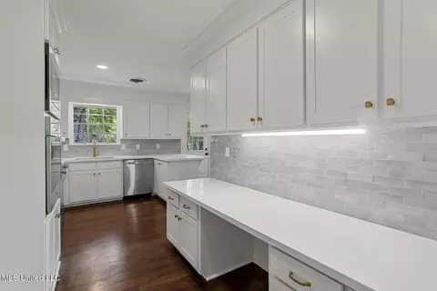 Kitchen - 440 Armour Dr, Jackson, MS 39211 photo 1 of 5