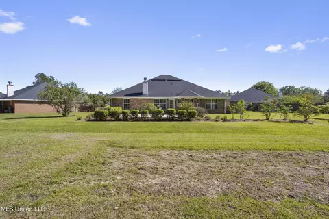 3126 Shadow Wood Dr, Ocean Springs, MS 39564