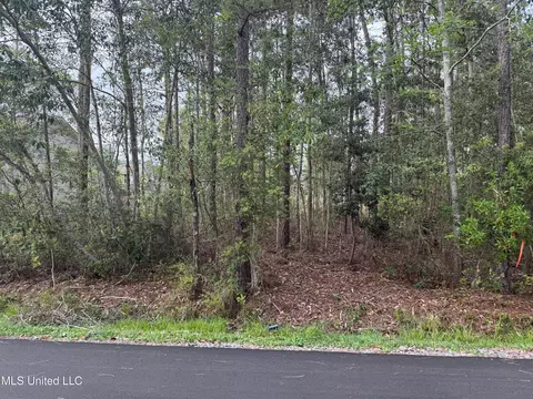 7448 Ieke Dr, Diamondhead, MS 39525