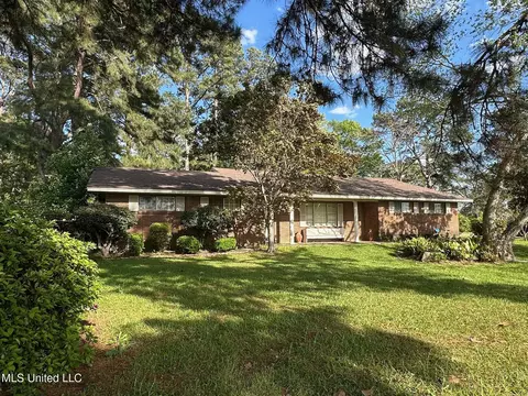 Exterior - 625 SW 4th Ave, Magee, MS 39111 photo 3 of 10