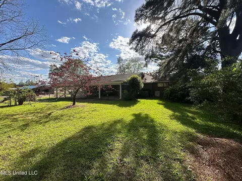 Exterior - 625 SW 4th Ave, Magee, MS 39111 photo 7 of 10