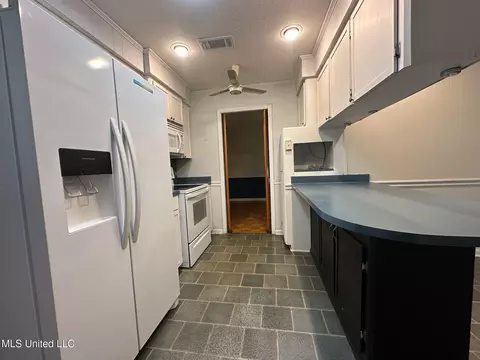 Kitchen - 625 SW 4th Ave, Magee, MS 39111 photo 5 of 5