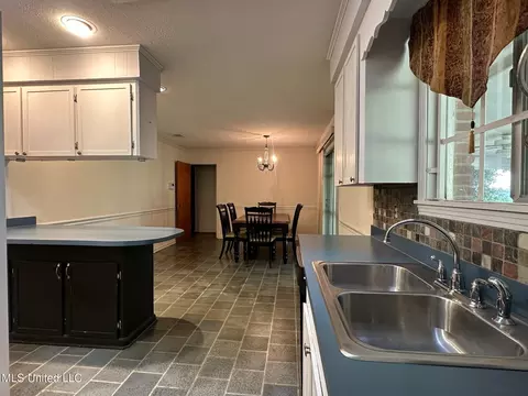 Kitchen - 625 SW 4th Ave, Magee, MS 39111 photo 1 of 5
