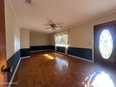 Living - 625 SW 4th Ave, Magee, MS 39111 photo 2 of 2
