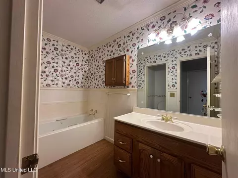 Bath - 625 SW 4th Ave, Magee, MS 39111 photo 4 of 7