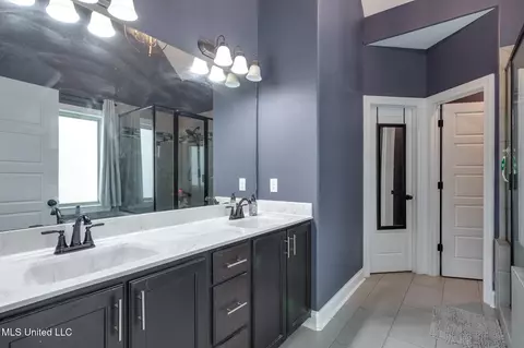 Bath - 742 Moore Loop, Byhalia, MS 38611 photo 2 of 5