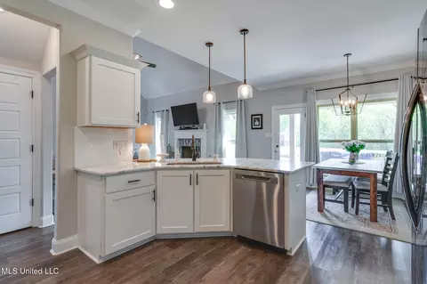 Kitchen - 742 Moore Loop, Byhalia, MS 38611 photo 3 of 4