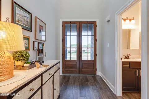 Entry Way - 742 Moore Loop, Byhalia, MS 38611 photo 2 of 5