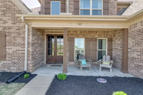 Exterior - 742 Moore Loop, Byhalia, MS 38611 photo 3 of 7