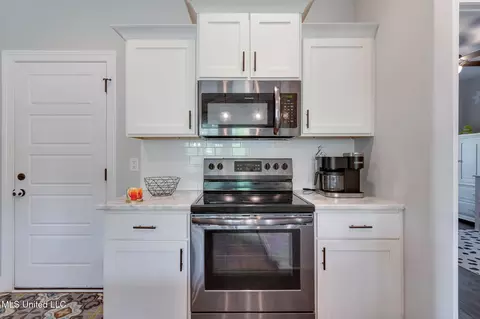 Kitchen - 742 Moore Loop, Byhalia, MS 38611 photo 4 of 4