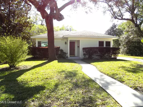 1255 Kensington Dr, Biloxi, MS 39530