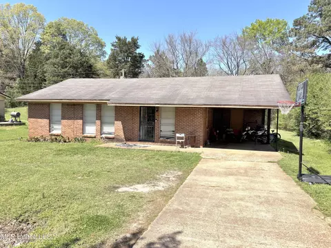 542 Sanders Ave, Holly Springs, MS 38635