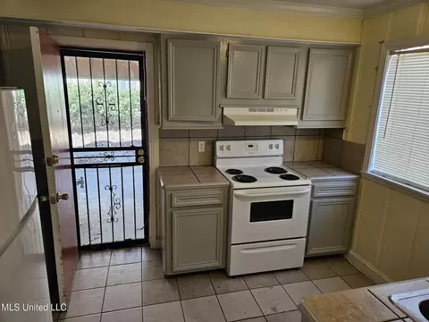 5604 Hearn St, Jackson, MS 39206 photo 3