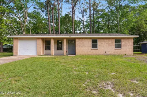 1704 Kingfisher Dr, Gautier, MS 39553