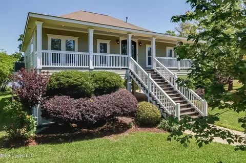 1214 Kensington Dr, Biloxi, MS 39530