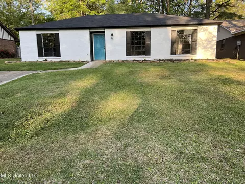 1124 Oak Glen Pl, Jackson, MS 39212