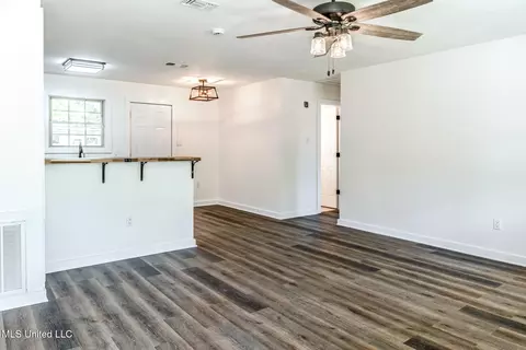 239 Seal Ave, Pass Christian, MS 39571