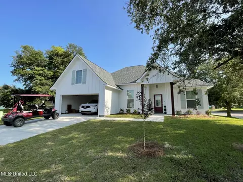 409 Thomas Shields Blvd, Bay Saint Louis, MS 39520