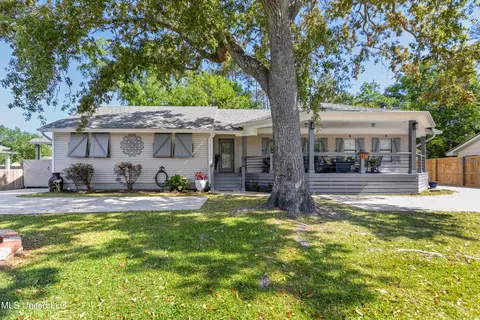 513 Vine Cir, Bay Saint Louis, MS 39520