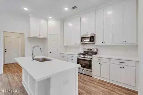Kitchen - 129 Southern Oak Way, Canton, MS 39046 photo 3 of 3