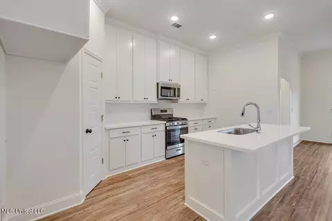 Kitchen - 129 Southern Oak Way, Canton, MS 39046 photo 1 of 3