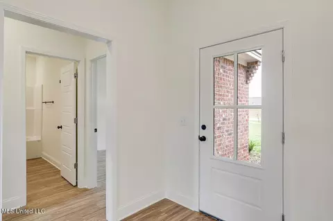 Entry Way - 129 Southern Oak Way, Canton, MS 39046 photo 1 of 2